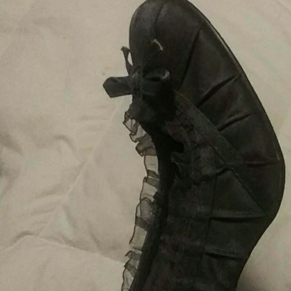 Shoes - Picture 3 of 4